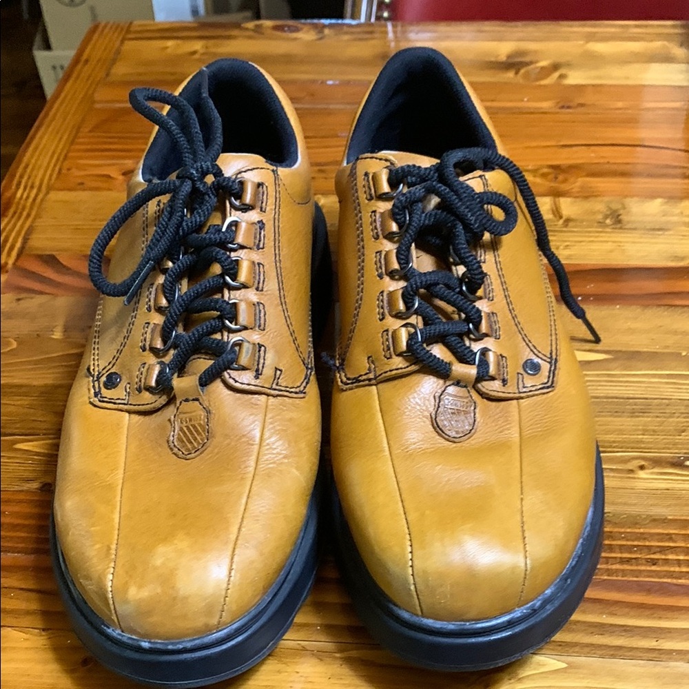 NWT K-Swiss Tan and Black Oxfords with Classic Styling